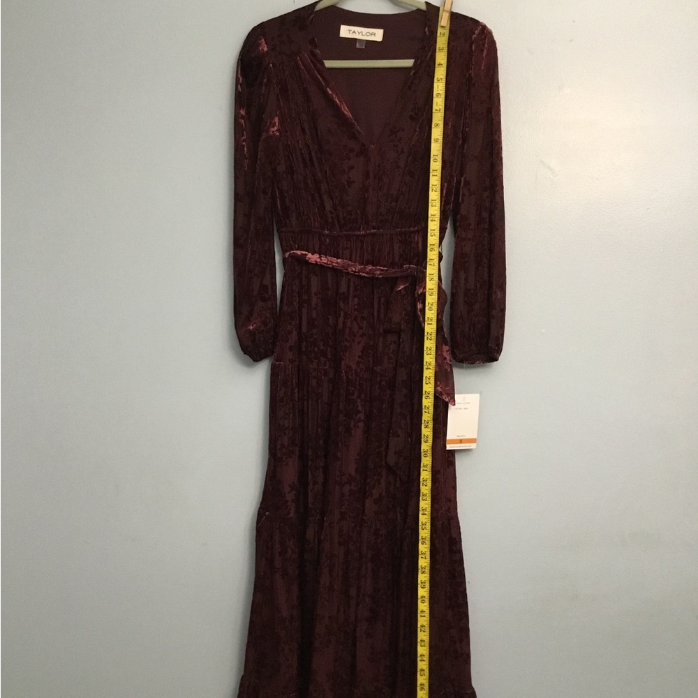 Elegant Burgundy Long Sleeve Dress - Picture 14 of 14